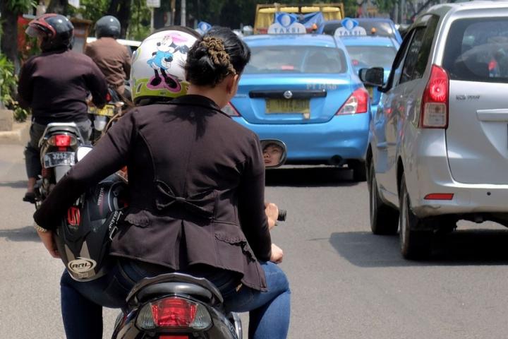 Ini Aturannya Biar Tetap Aman Di Jalan Ketika Lagi Diboncengin